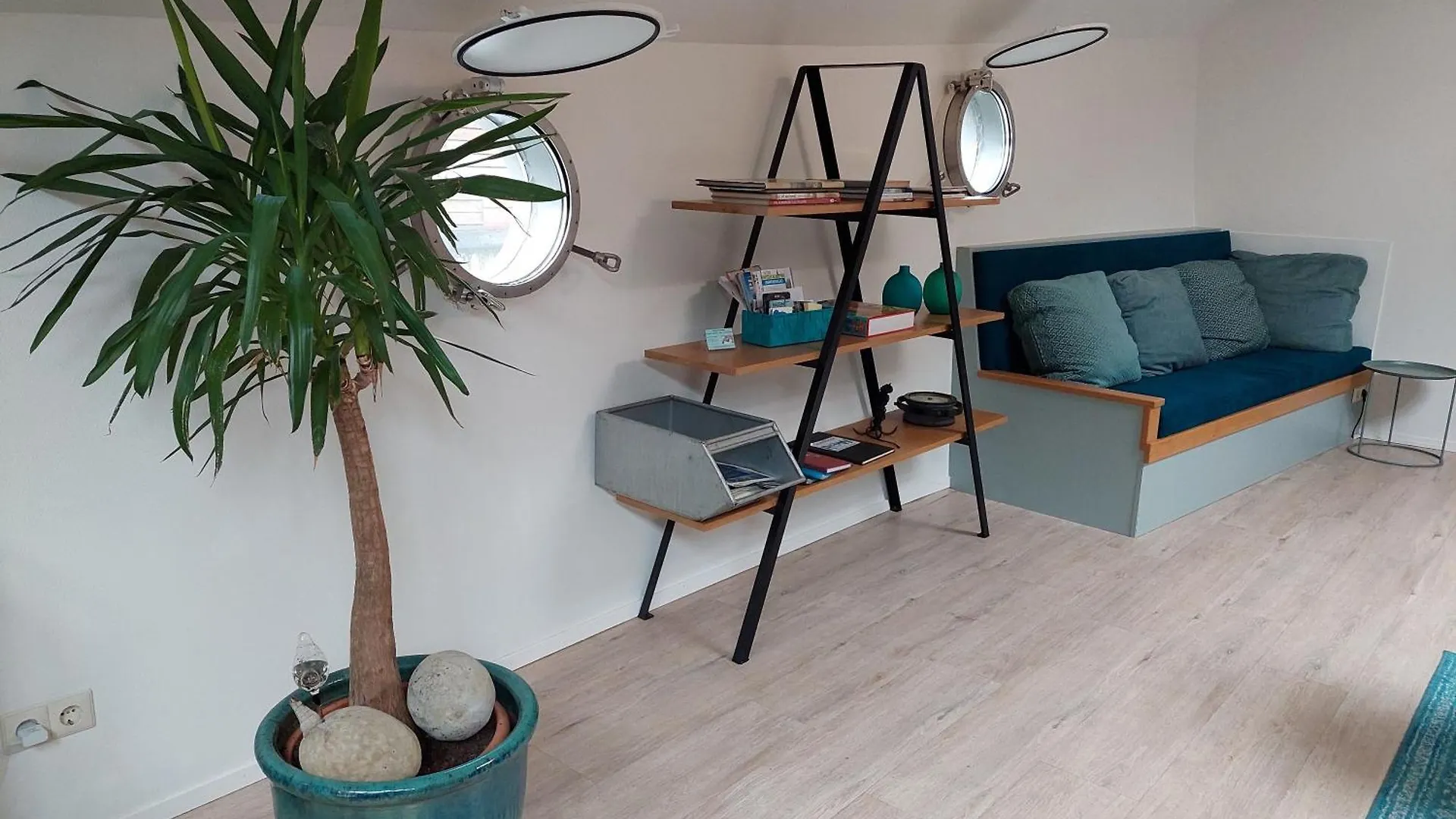 *** Bed & Breakfast Rooms On Water Rotterdam Nederland